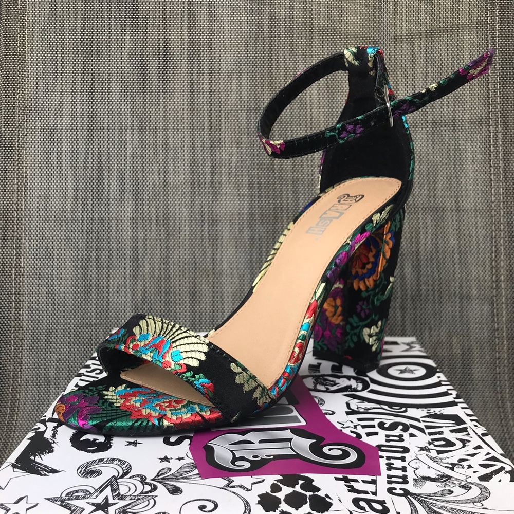 Black Satin Brocade Sandals - Size 7.5